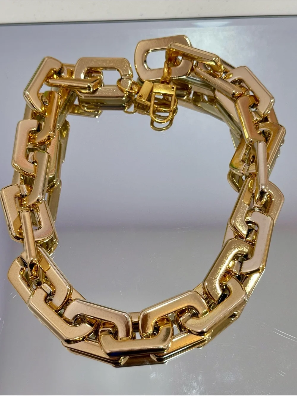 unbranded sleek gold